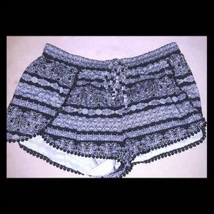 Size large abstract print shorts